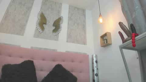 ZHAMIRA  ANDRES online show from March 8, 8:13 pm