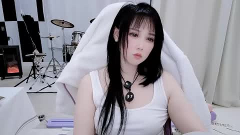 zhen online show from April 11, 5:49 pm