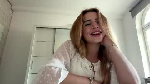 Mia online show from June 22, 6:16 pm