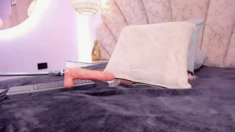 zoe_blosson online show from May 12, 3:04 am