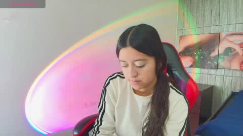 Z O E online show from April 1, 8:50 pm