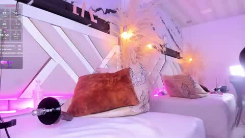 Zoey  online show from April 11, 12:50 am