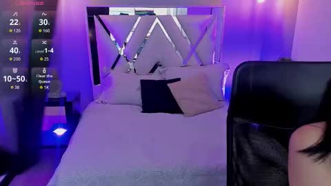 zoe_moreau online show from March 25, 7:39 pm