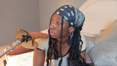 zoe_pinkett online show from March 11, 4:49 am