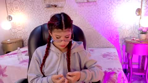 zoeecarter_ online show from May 11, 11:34 am