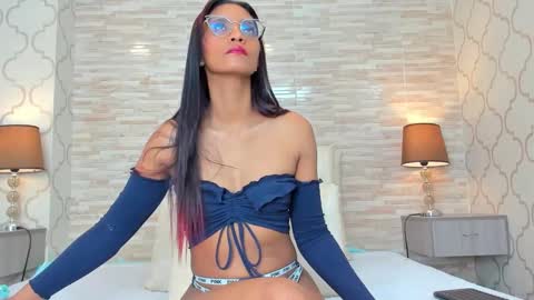 Snapshot of zoeesmitth chatting on February 5, 12:17 pm ZoeeSmitth online show from February 5, 12:17 pm