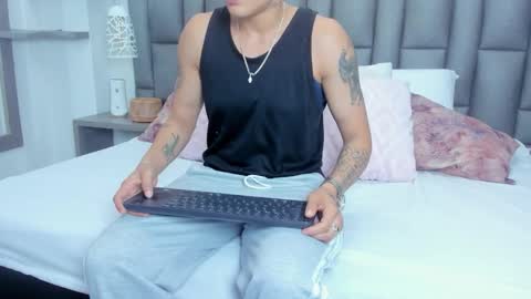 Zoe Krug online show from February 18, 12:37 pm