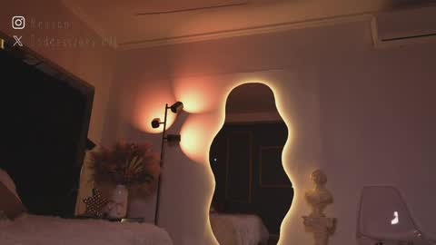 zoevidal_ online show from April 3, 11:52 am