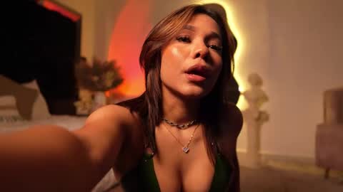 zoevidal_ online show from October 9, 12:20 pm