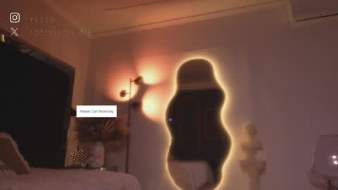 zoevidal_ online show from March 15, 12:07 pm