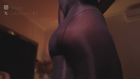 zoevidal_ online show from February 20, 11:56 am