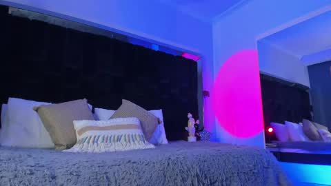 zoevidal_ online show from March 6, 11:47 am