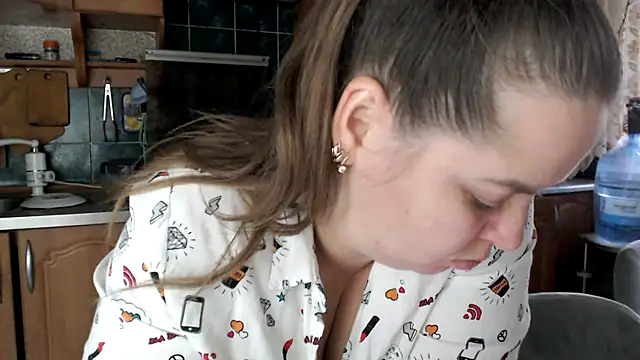 uliastar online show from November 15, 1:45 pm