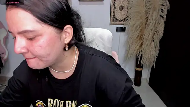ibeth diaz online show from June 15, 1:28 am