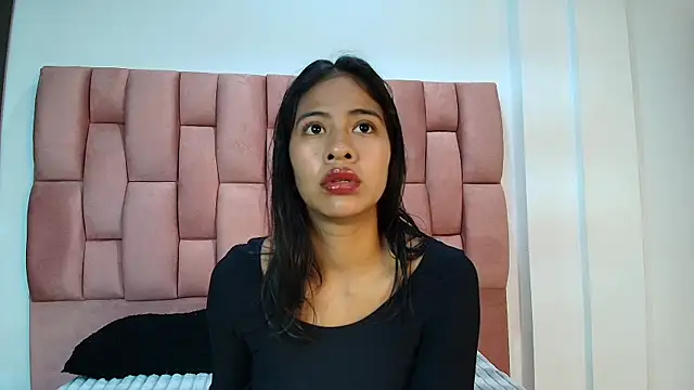 JuliKim  online show from February 18, 12:48 pm