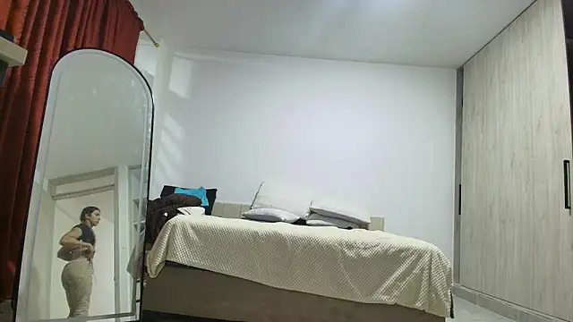 roxana collins online show from April 14, 1:16 am