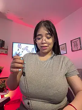 tati reyess online show from March 31, 1:00 pm