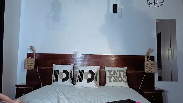 Elegant Ebony online show from February 15, 8:35 am