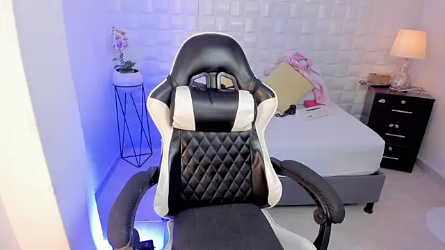 anny rouse24 online show from March 6, 3:01 am