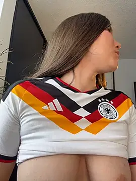 AmelieLaurent  online show from July 4, 5:31 pm