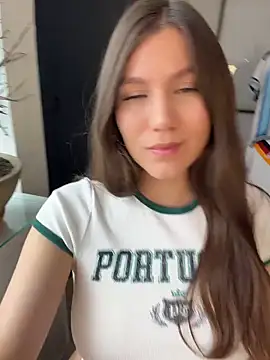 AmelieLaurent  online show from June 21, 5:50 pm