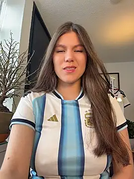 AmelieLaurent  online show from June 22, 6:27 pm