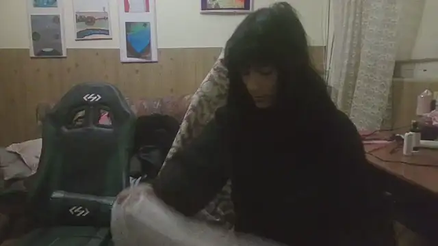 calliemaggotbone online show from November 6, 1:11 am