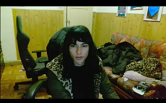 calliemaggotbone online show from December 16, 9:42 pm