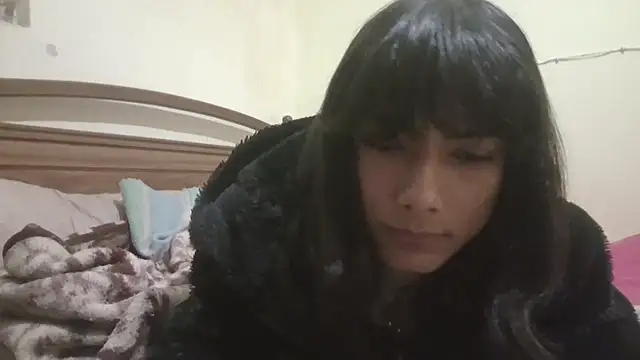 calliemaggotbone online show from December 5, 6:20 pm