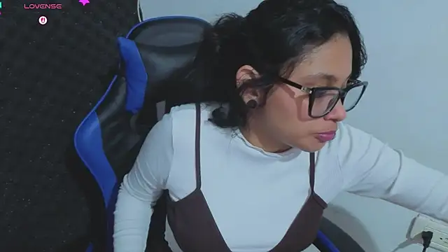 Cuteprincess21 online show from April 18, 12:35 am