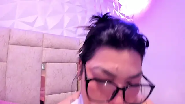 PauletteJ online show from March 17, 11:58 am