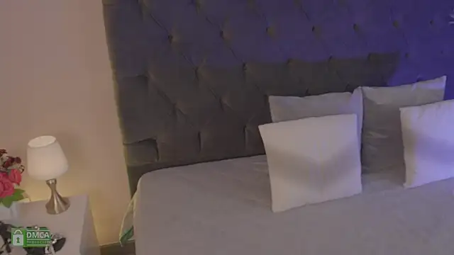 abbyhall  online show from April 4, 11:25 pm