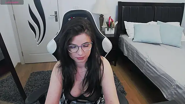 AmyPure  online show from April 21, 4:30 am