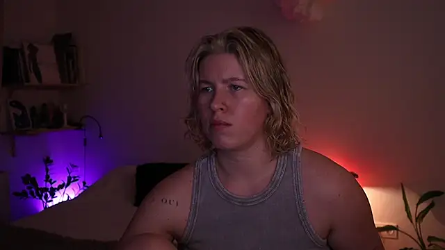 moonamii online show from December 16, 6:25 pm