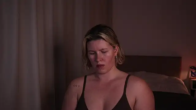 moonamii online show from July 28, 6:31 pm