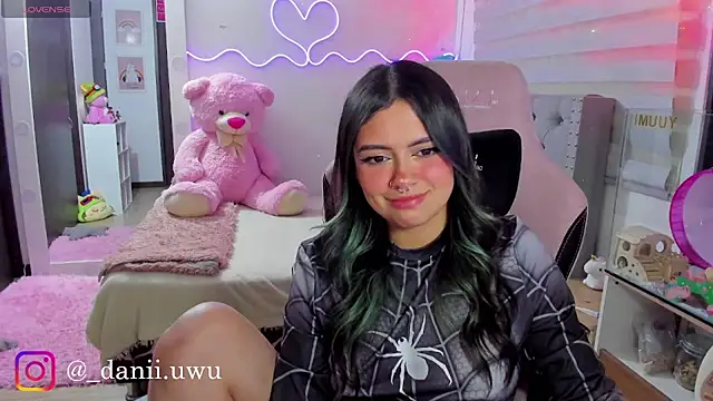 CuteDani  online show from July 17, 5:23 am