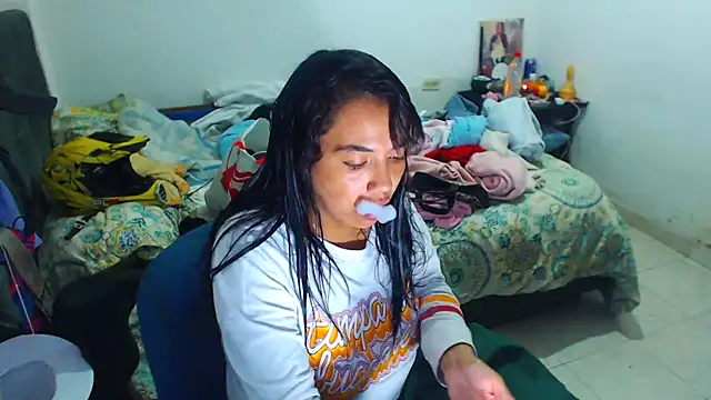 Snapshot of AmaraRoberts420 chatting on October 22, 2:05 am AmaraRoberts420 online show from October 22, 2:05 am