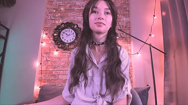 VivianLy  online show from November 7, 12:11 pm