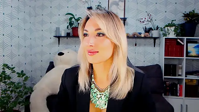 MillaXQueen online show from November 18, 2:51 pm