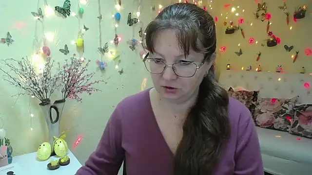 VanessaHotts online show from April 3, 5:05 am