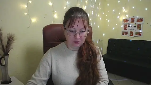 VanessaHotts online show from November 12, 6:11 am