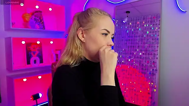 StephanieSweety online show from April 18, 6:21 pm