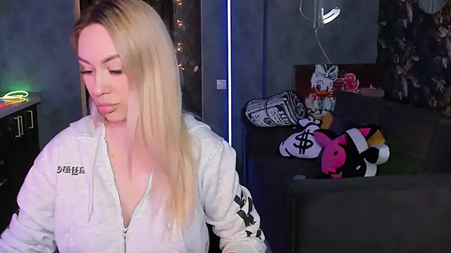 Blckmirrorr online show from April 21, 12:56 pm