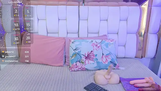 valkiria moore online show from March 12, 8:44 pm