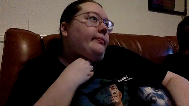 Sexycurvyemilyy online show from January 19, 2:02 pm