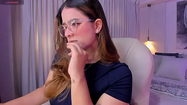 nathalie rivers online show from April 13, 11:33 am