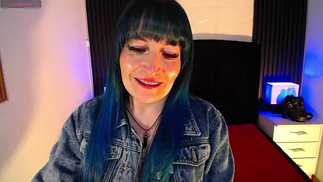 alicia moom online show from April 10, 7:20 pm