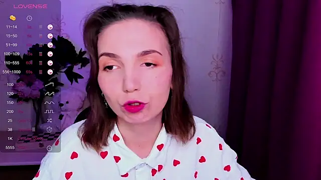 KindHazelHere  online show from April 10, 6:14 pm