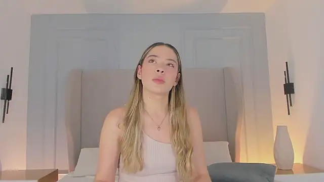 chloe d online show from April 7, 12:40 pm