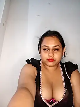 bumblebeegirl online show from April 29, 5:30 pm